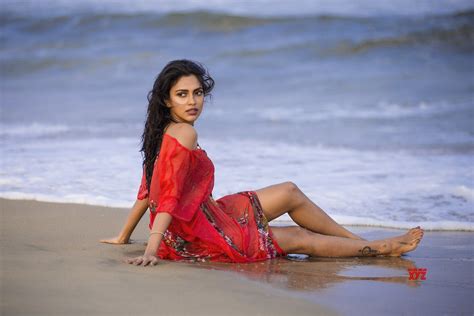 amala paul hot sexy images|Amala Paul Sizzles in a Bikini in This Sexy Beachside Click (View。